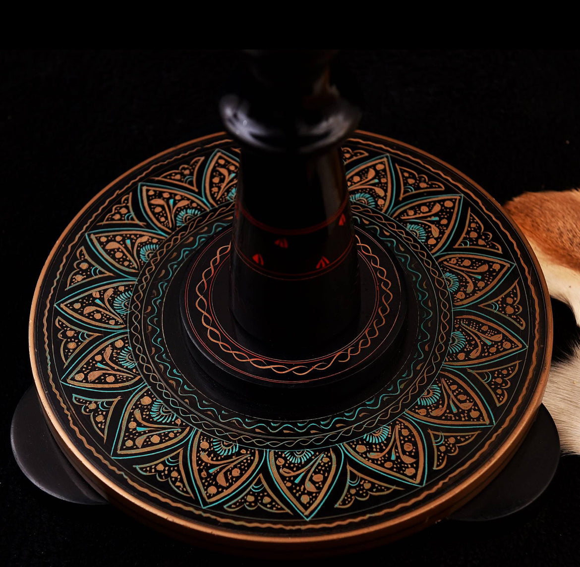 Ruvaé Kashmiri Zafran Table – Crimson Veil