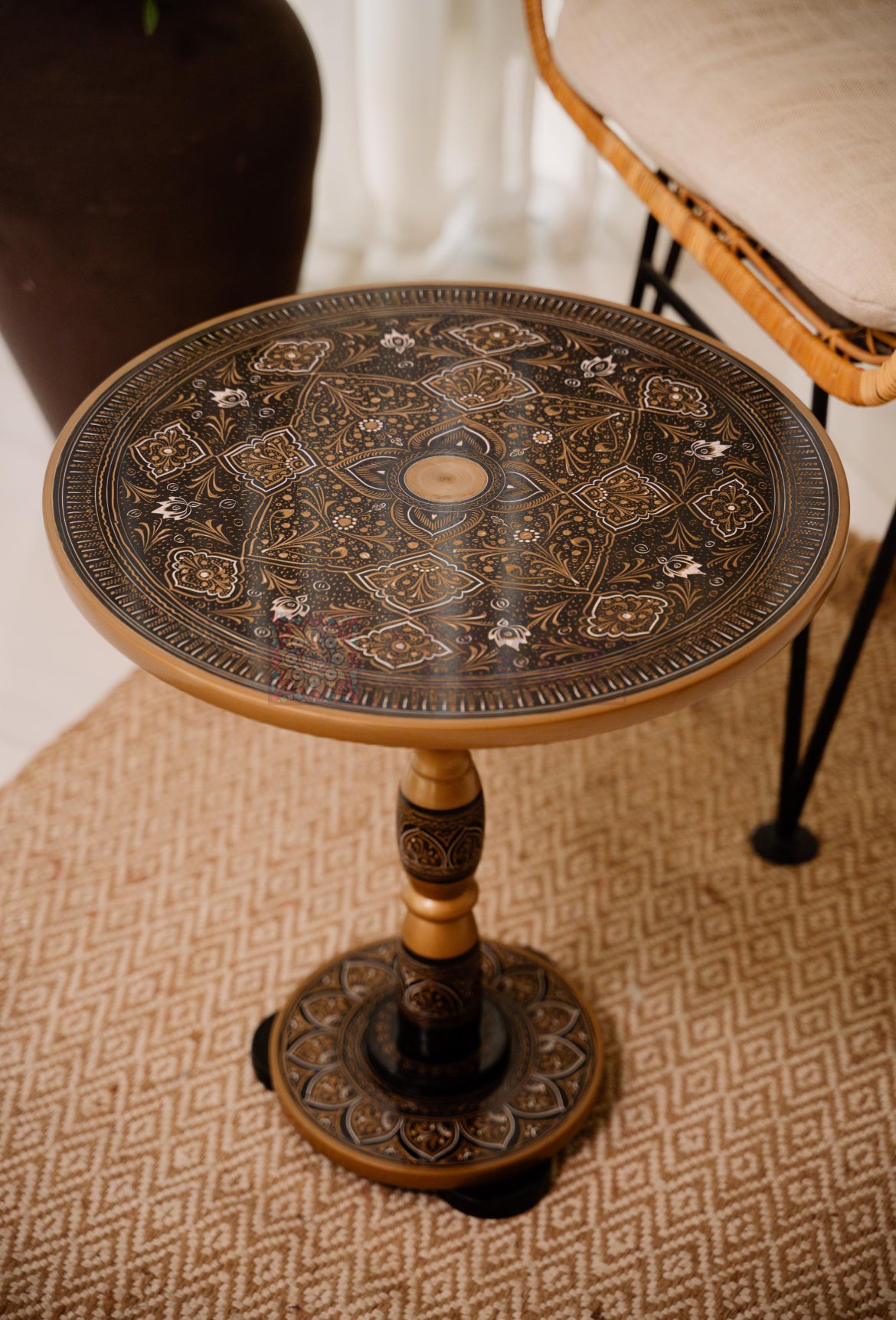Ruvaé Kashmiri Zafran Table – Eclipse Gilded