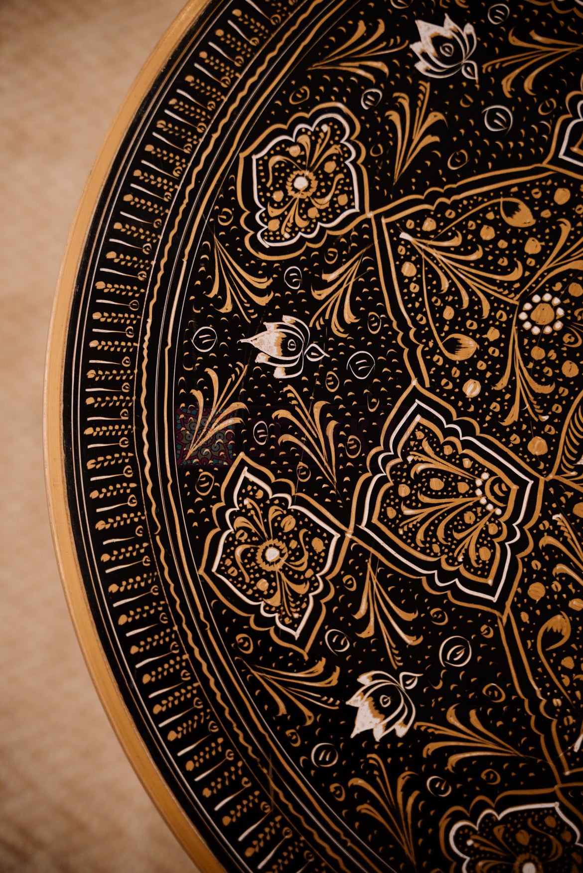 Ruvaé Kashmiri Zafran Table – Eclipse Gilded