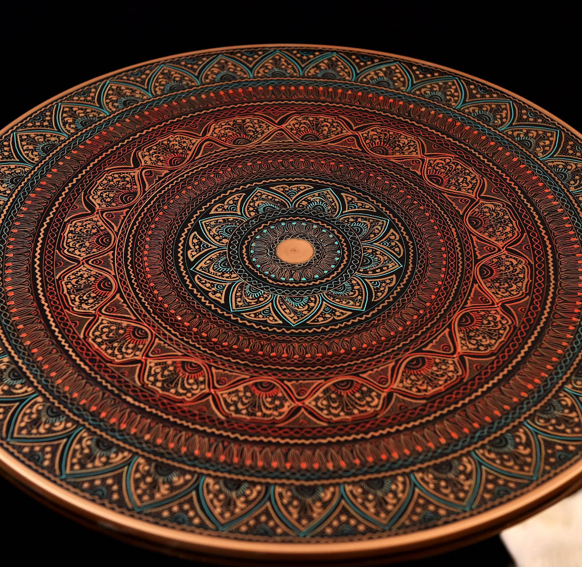 Ruvaé Kashmiri Zafran Table – Crimson Veil